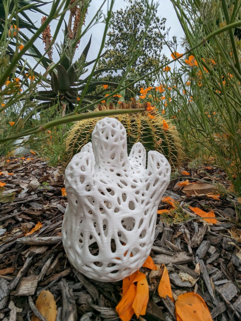 Biomorphic sculpture: Phonifungus #5 in the garden